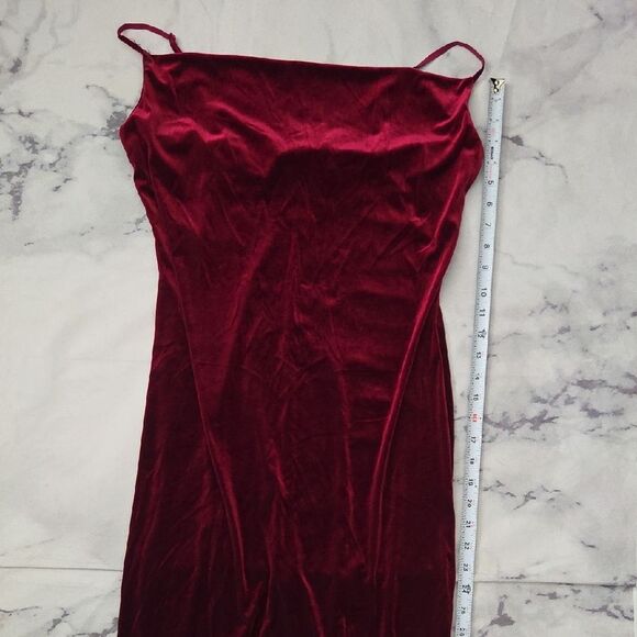 Blue Blush Burgundy Velvet Dress - Picture 3 of 8